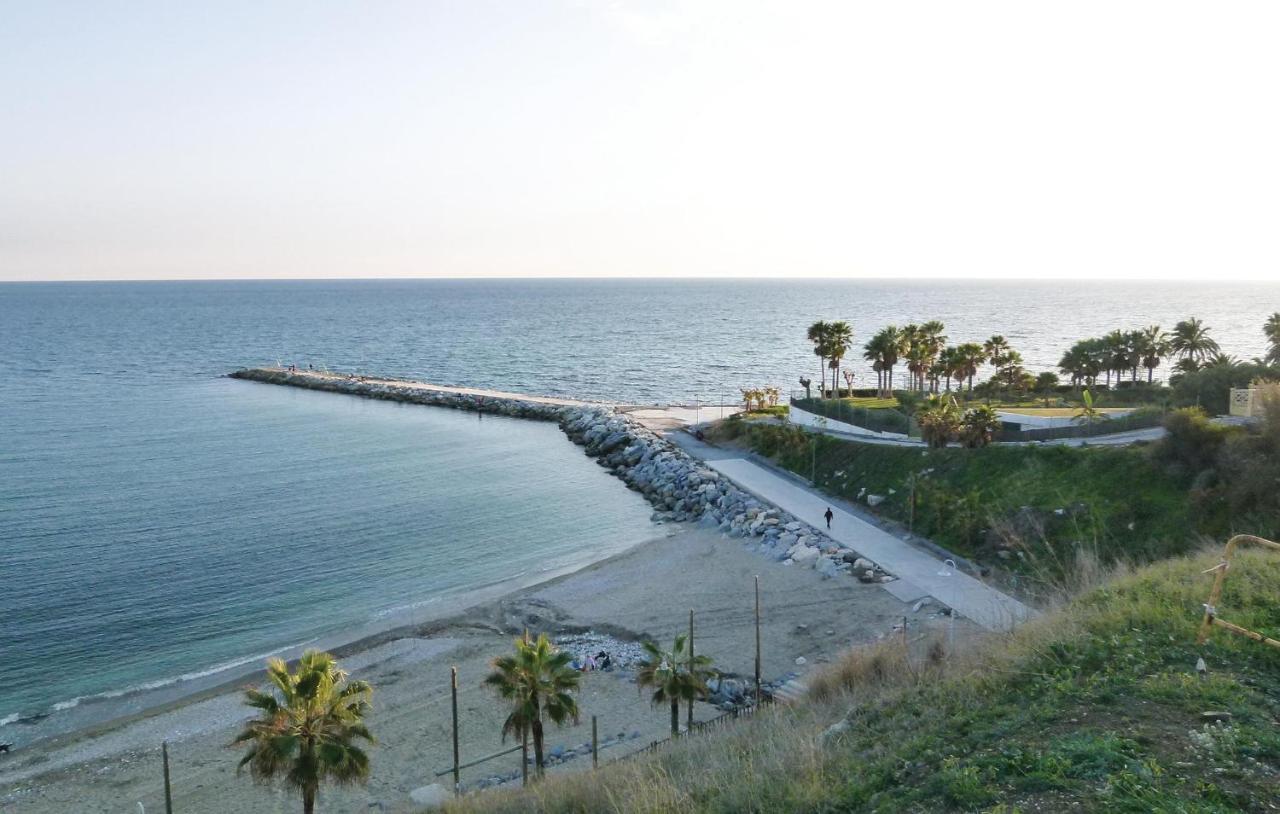 Nice Apartment In Benalmdena Costa With 1 Bedrooms, Wifi And Outdoor Swimming Pool Benalmádena Kültér fotó